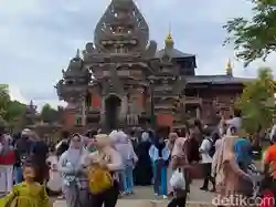 Libur Natal dan Tahun Baru, TMII Diserbu oleh 23 Ribu Pengunjung